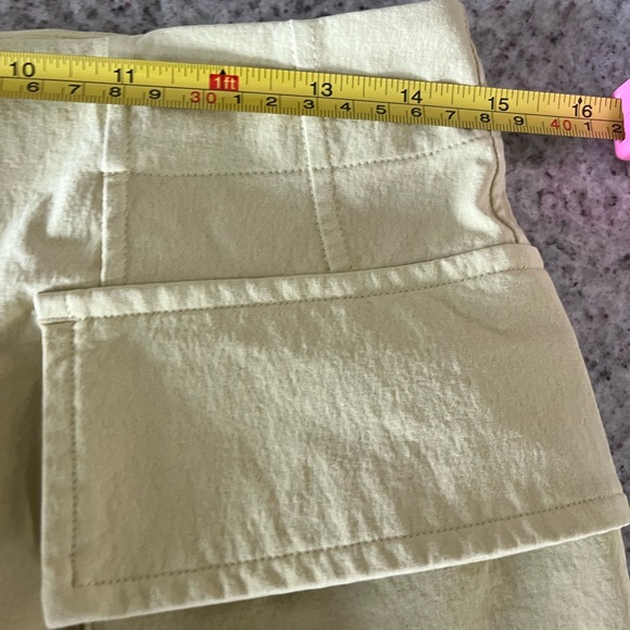 Lululemon Relaxed-Fit Super-High-Rise Cargo Short 4" - Picture 15 of 16